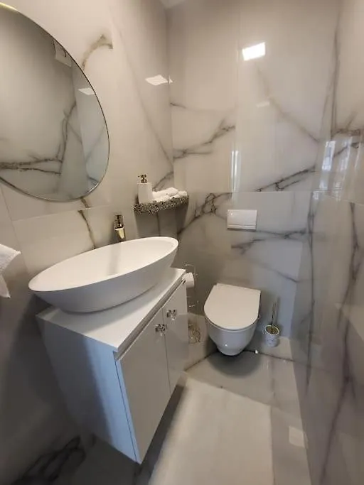 Katty'S Place - Azur Premium Varna 0*,